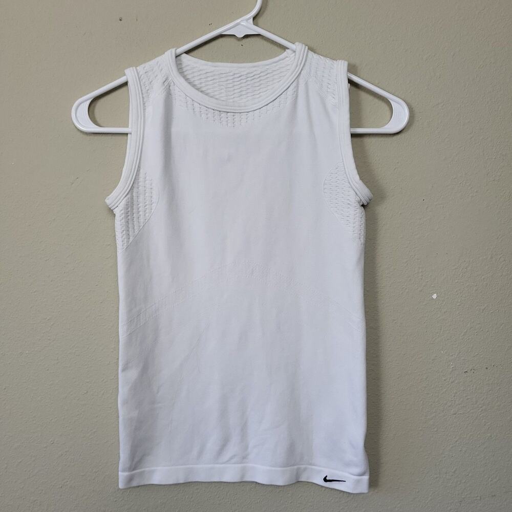 Nike Womens White Sleeveless Round Neck Pullover Activewear Top‎ Size S/M